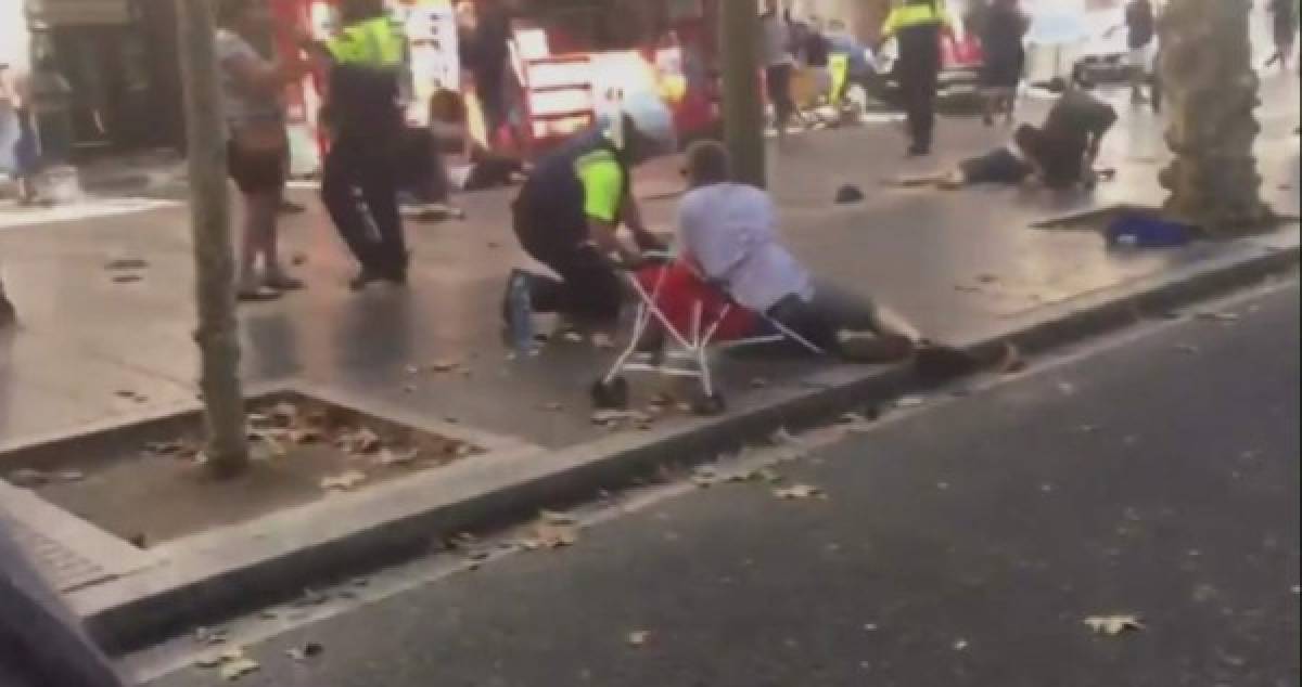 Hondureña sale lesionada en atentado terrorista en Barcelona