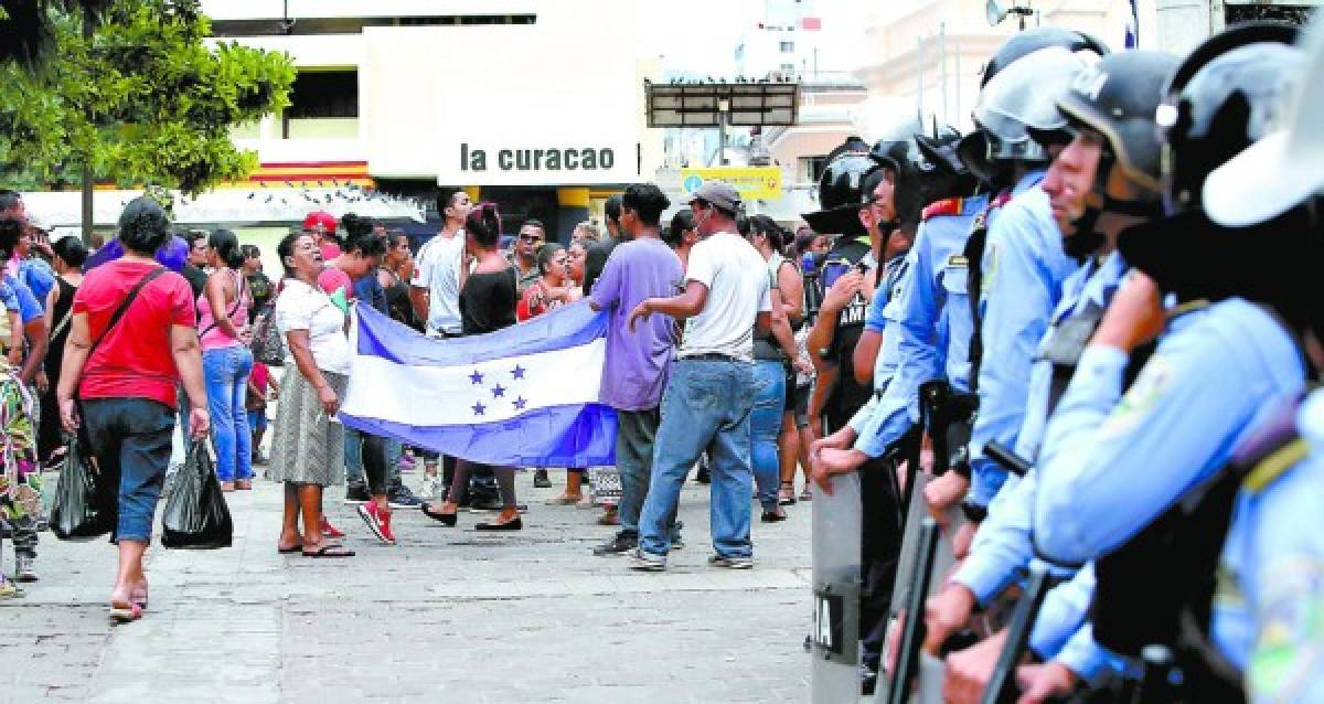 La Policía Nacional recupera el orden en el Paseo Liquidámbar