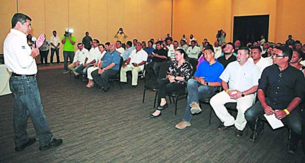 Juan Orlando Hernández encabeza giras para consolidar organización del PN