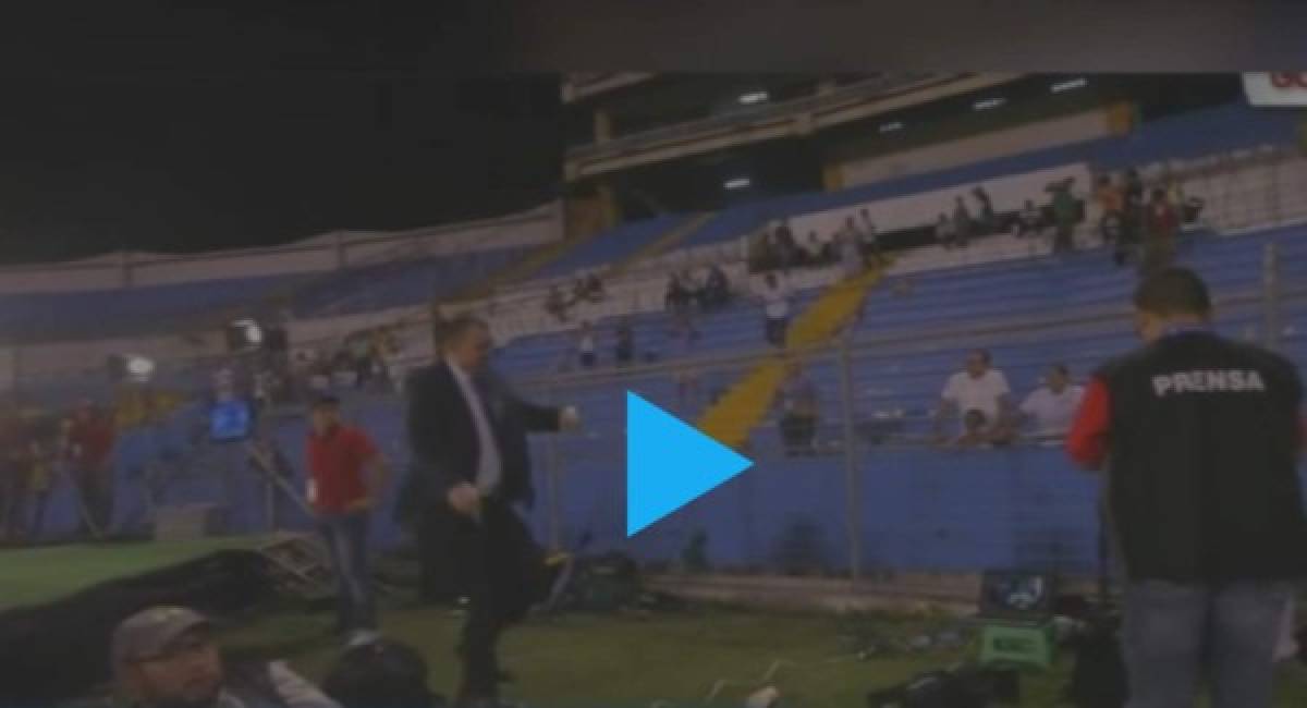 VIDEO: Orlando Ponce Morazán recibe insultos de la afición en el estadio Olímpico de SPS