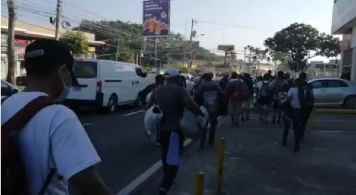 FOTOS: Así avanza caravana de centroamericanos hacia Estados Unidos  