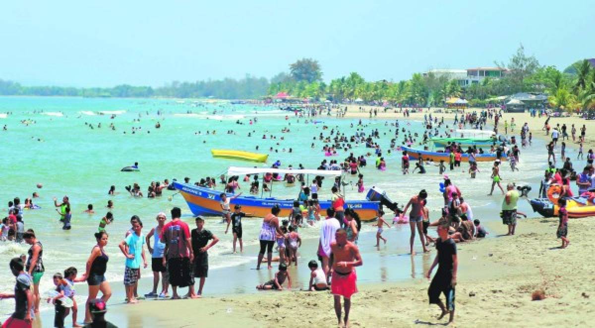 Feriado movilizará 1.2 millones de turistas en el país