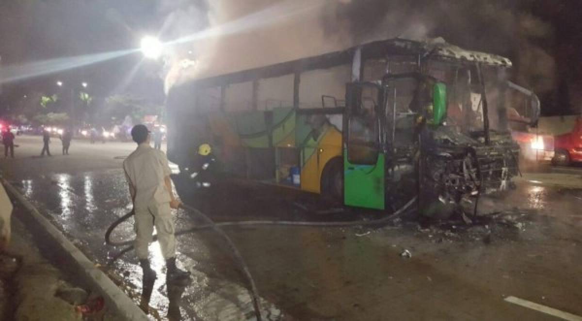 Queman bus interurbano en San Pedro Sula