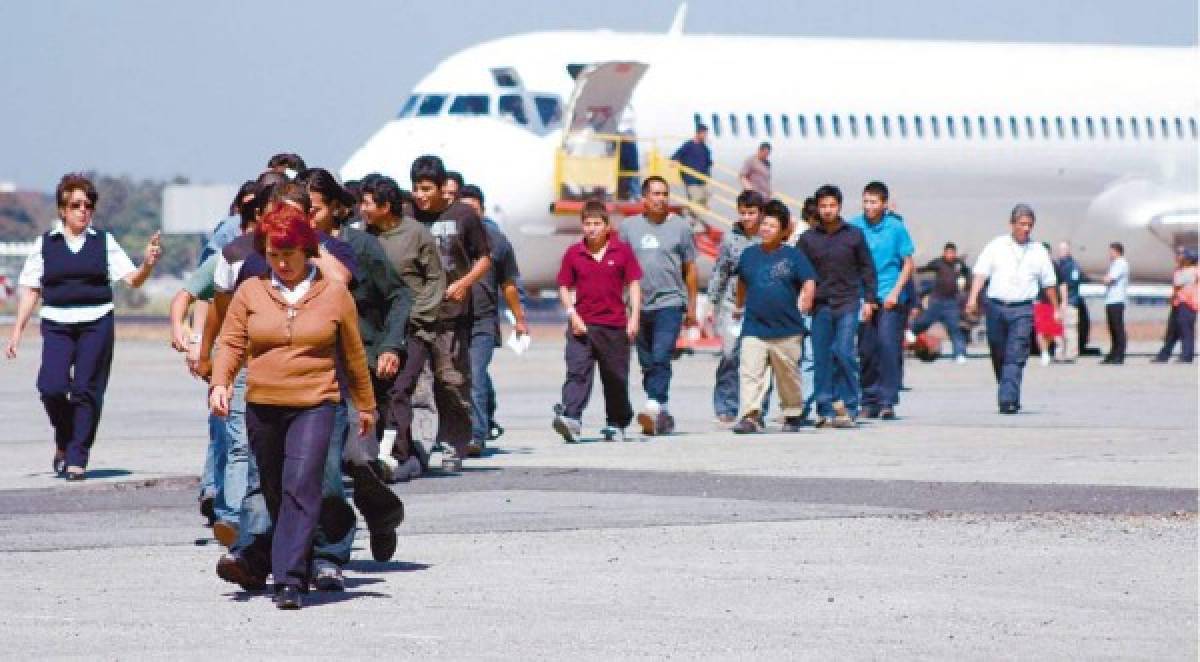 Presidente de Costa Rica preocupado por flujos migratorios con EEUU 