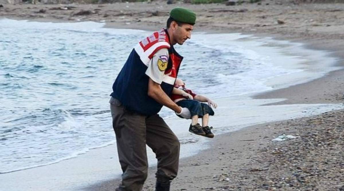 Foto de un niño sirio ahogado provoca conmoción mundial