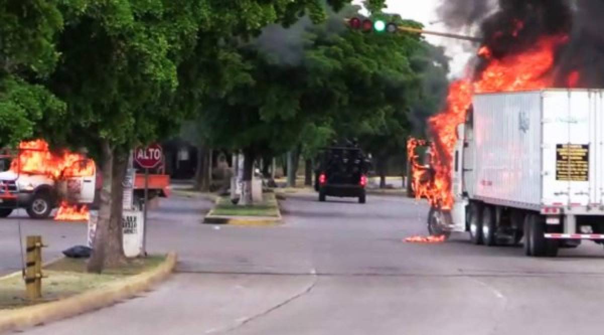 Balaceras, incendios y caos: las fotos por la captura del hijo de 'El Chapo'