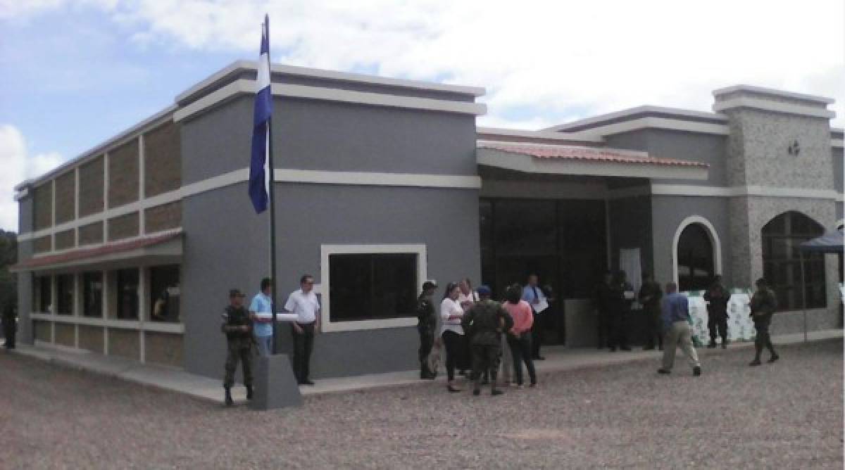 JOH inaugura Palacio Municipal de San Luis