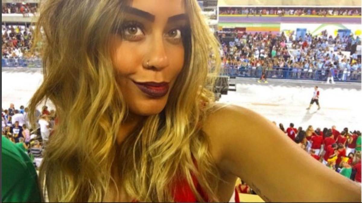 Hermana de Neymar causa furor por provocativo escote