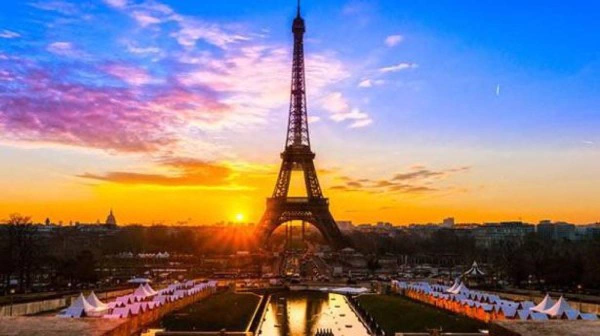 Caen reservaciones en hoteles y vuelos a París tras ataques