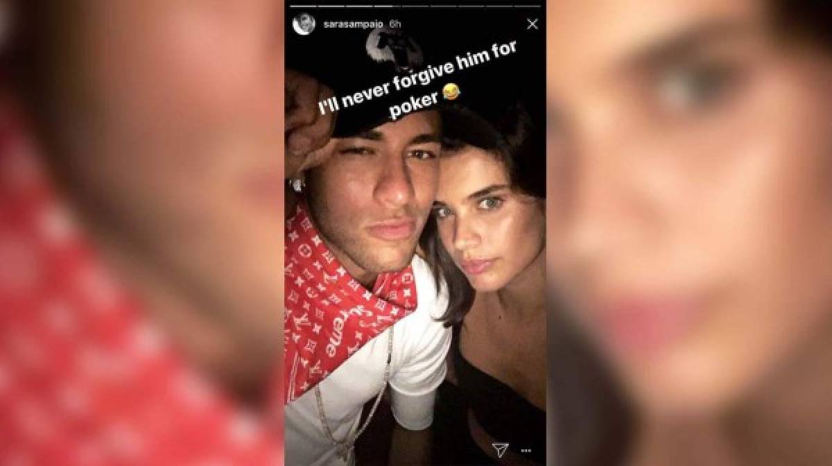 Neymar se olvida de la pelea con Cavani mientras se va de fiesta con una supermodelo