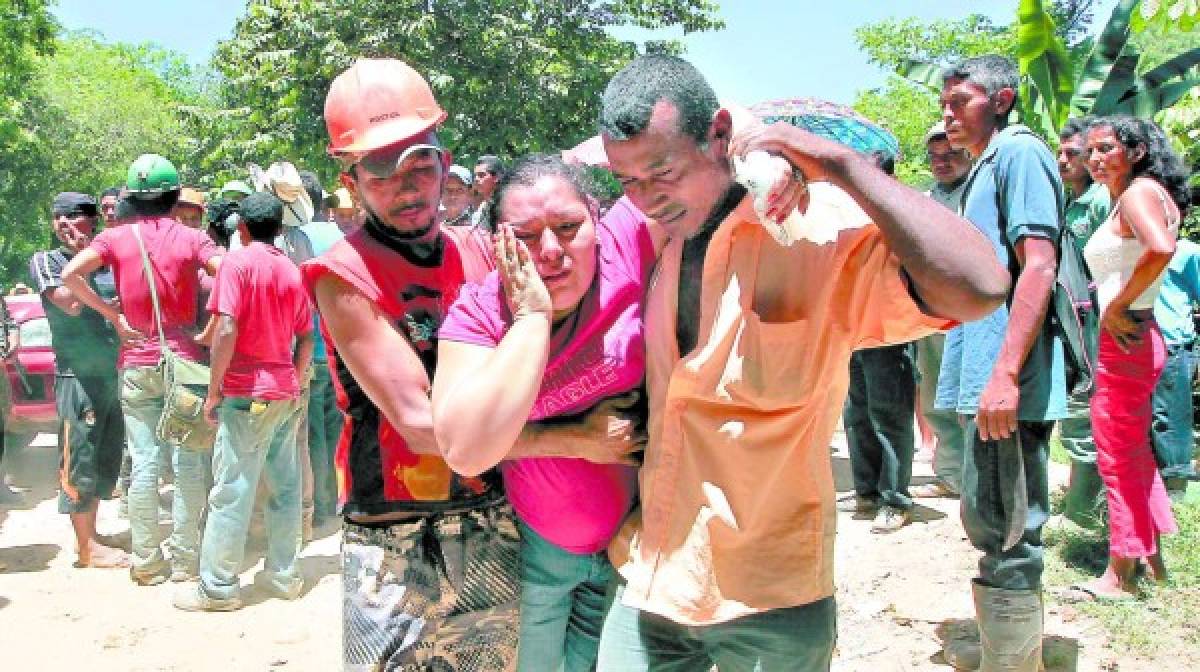 Honduras: Con lágrimas, mineros desisten búsqueda de compañeros