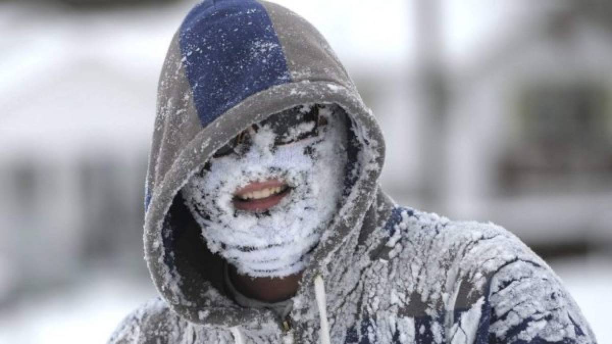 FOTOS: así resiste la gente bajo la súper nevada en Estados Unidos  