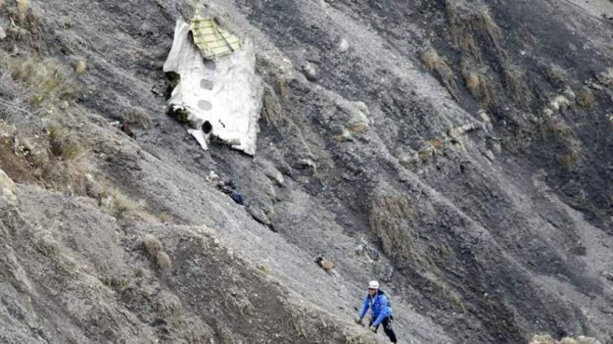 Piloto del avión de Germanwings habría provocado tragedia