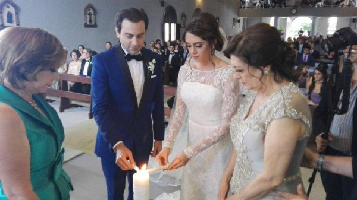 Daniela Misas y Oscar Kafati unen sus vidas en matrimonio ante los ojos de Dios