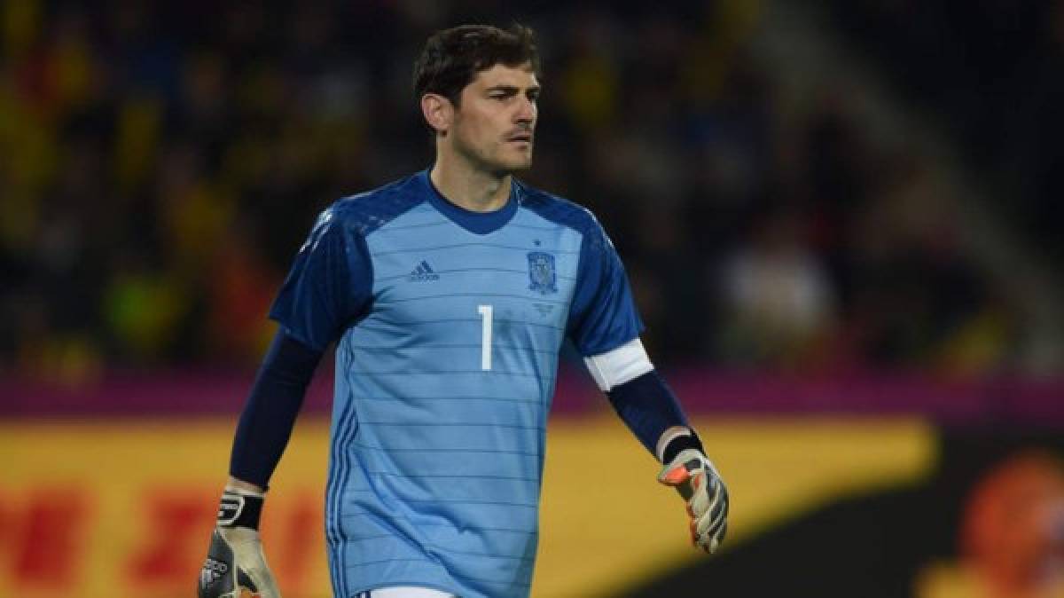 Iker Casillas renueva con el Oporto por una temporada más