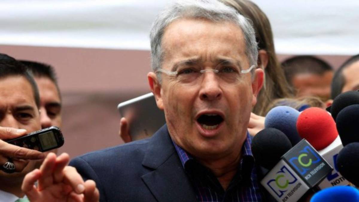 Expresidente Uribe señala 'persecución' a su hermano, 'preso político' en Colombia  