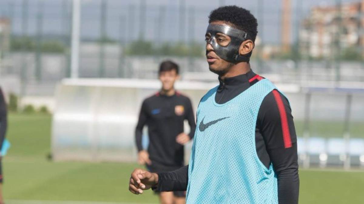 Anthony Choco Lozano entrenó con el Barcelona B usando una máscara