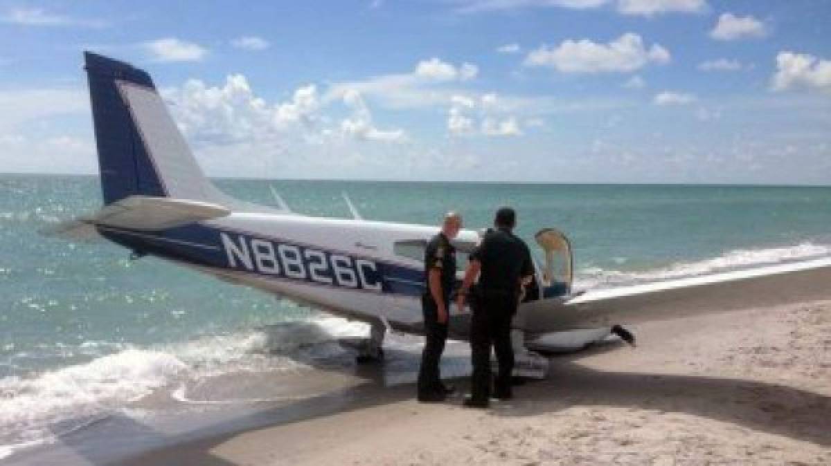 Una avioneta aterrizó en una playa de Florida y aplastó a un bañista