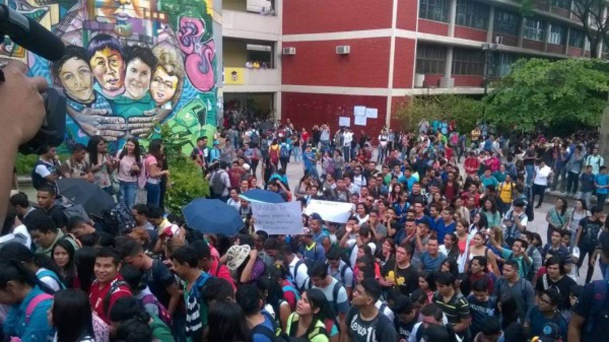 Honduras: Tomas de edificios persisten en la UNAH