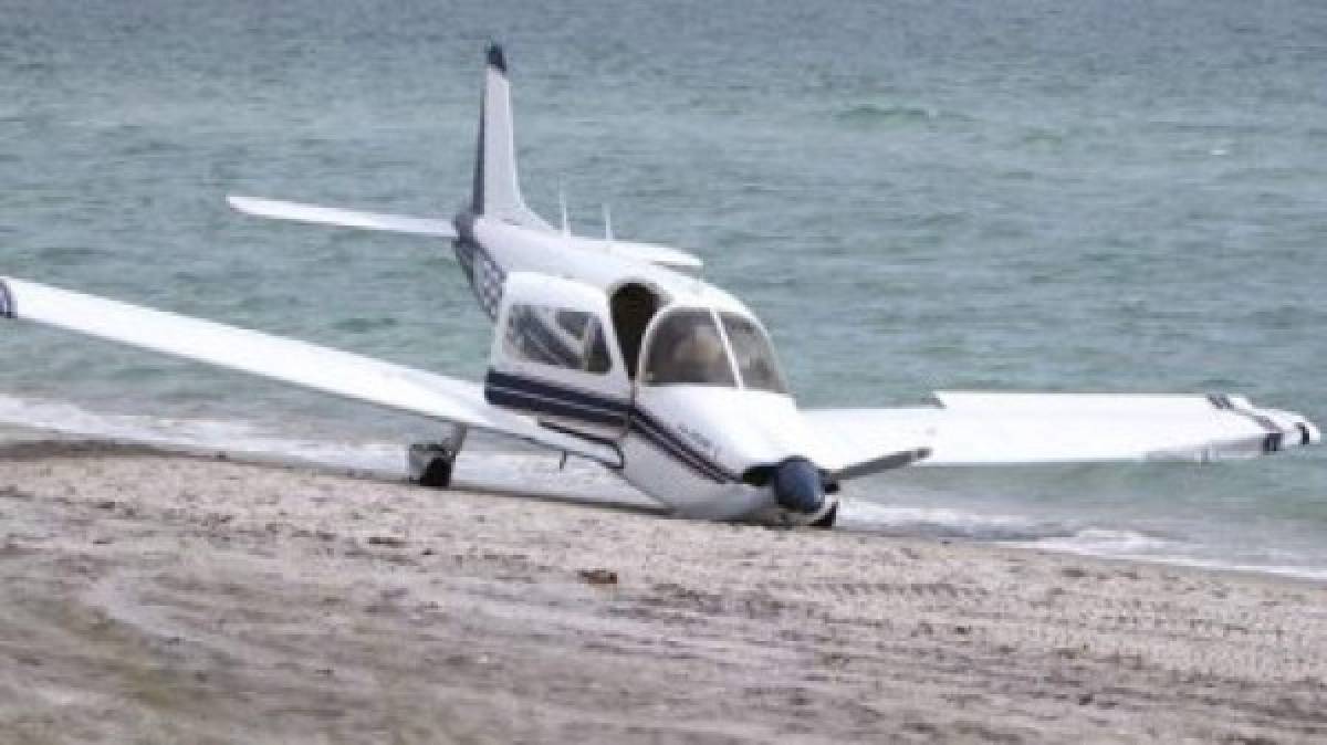 Una avioneta aterrizó en una playa de Florida y aplastó a un bañista