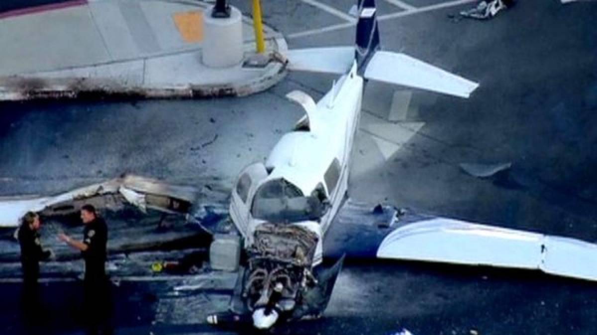 Cayó una avioneta sobre un centro comercial en San Diego