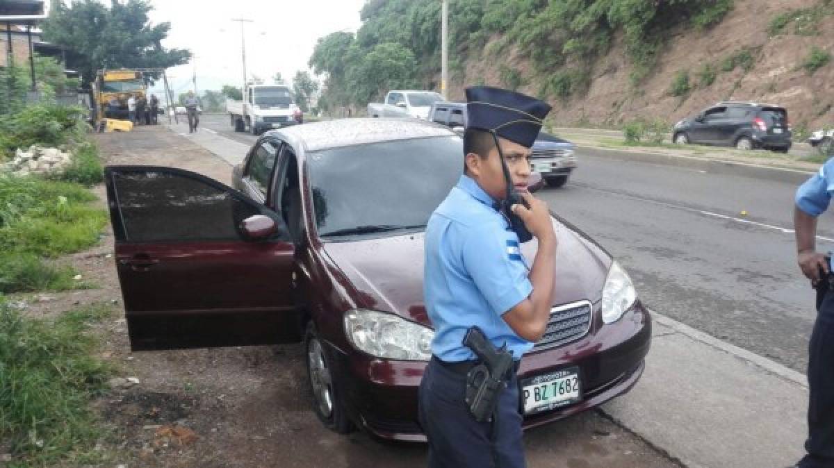 Abandonan vehículo en colonia Villa Nueva de la capital; autoridades investigan posible secuestro