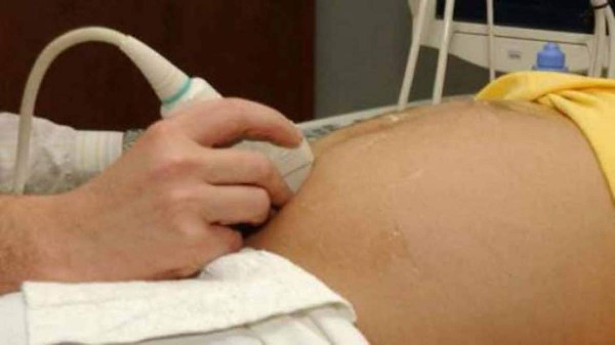 Una pareja demanda a clínica de fertilidad de EEUU por cambiar embriones  