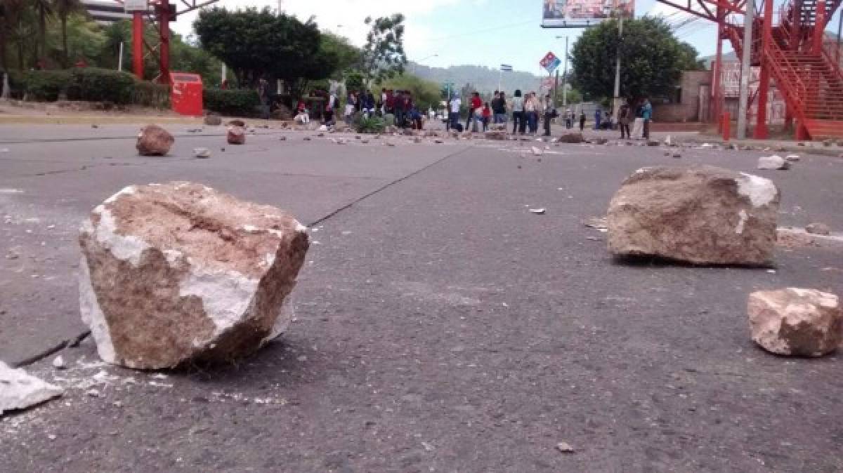 Estudiantes de la UNAH protestan en Tegucigalpa