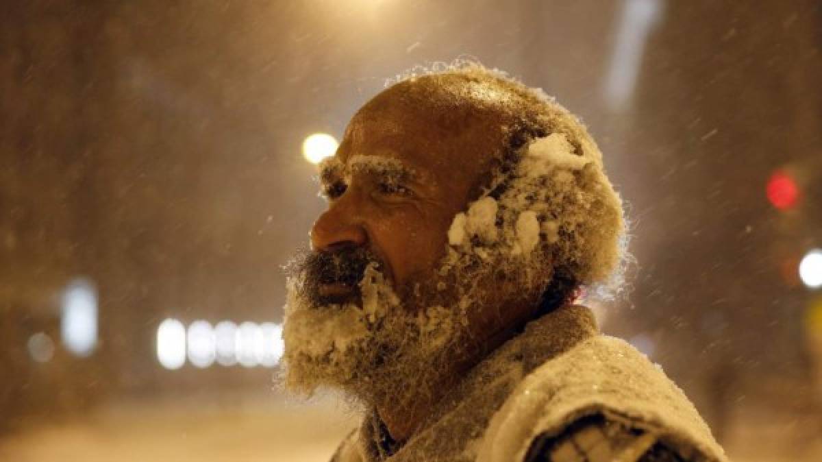 FOTOS: así resiste la gente bajo la súper nevada en Estados Unidos  