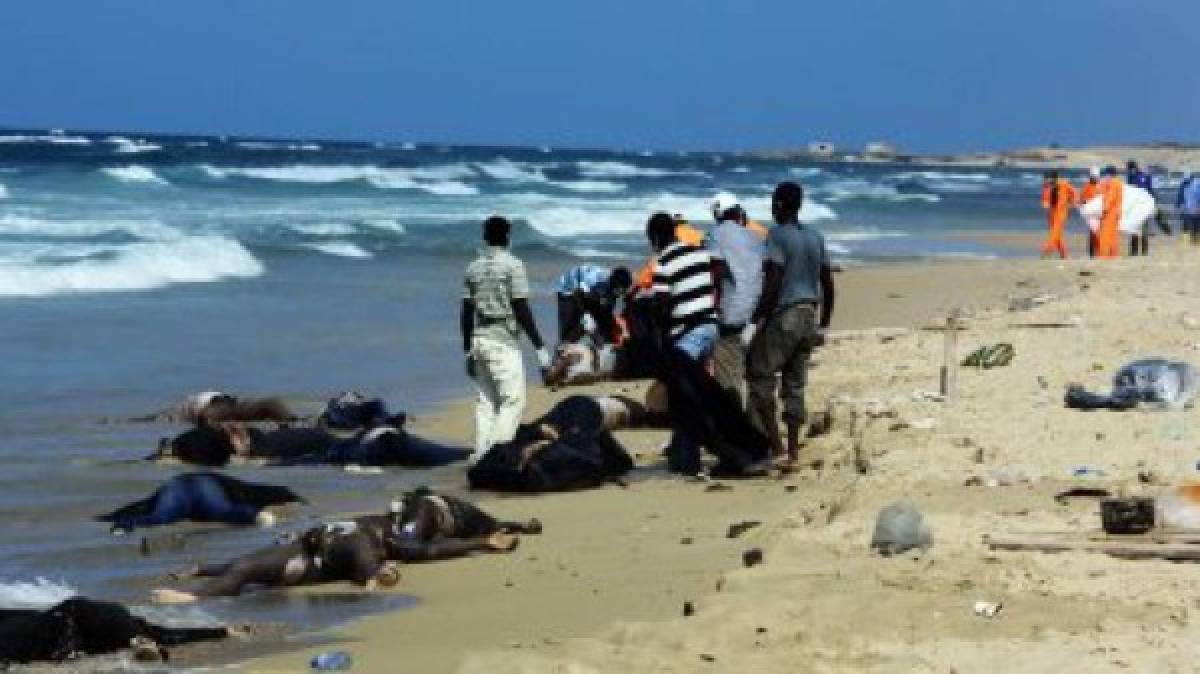  La costa de Libia está inundada de cadáveres