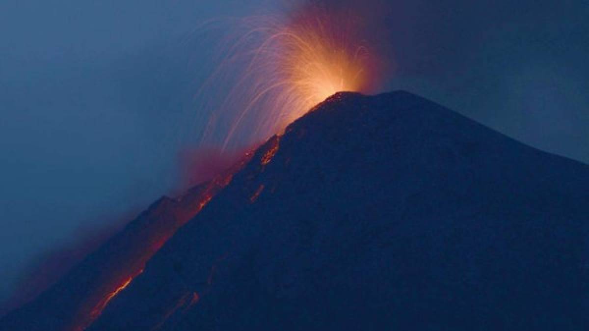 Volcán de Fuego incrementa actividad eruptiva en Guatemala   