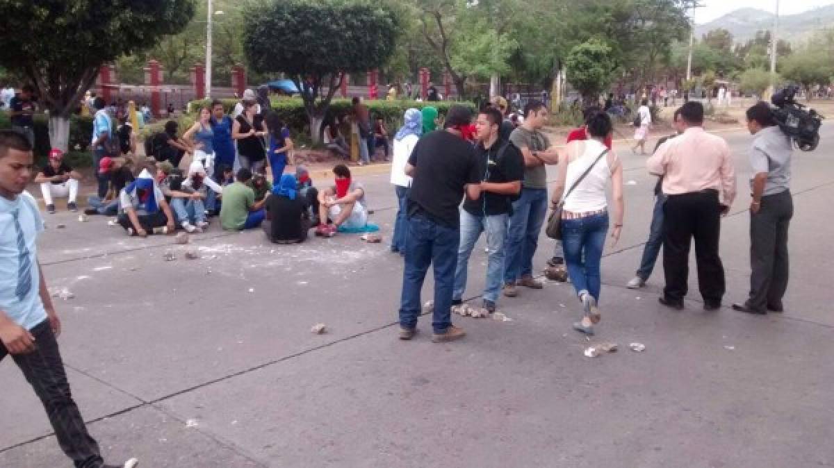 Estudiantes de la UNAH protestan en Tegucigalpa