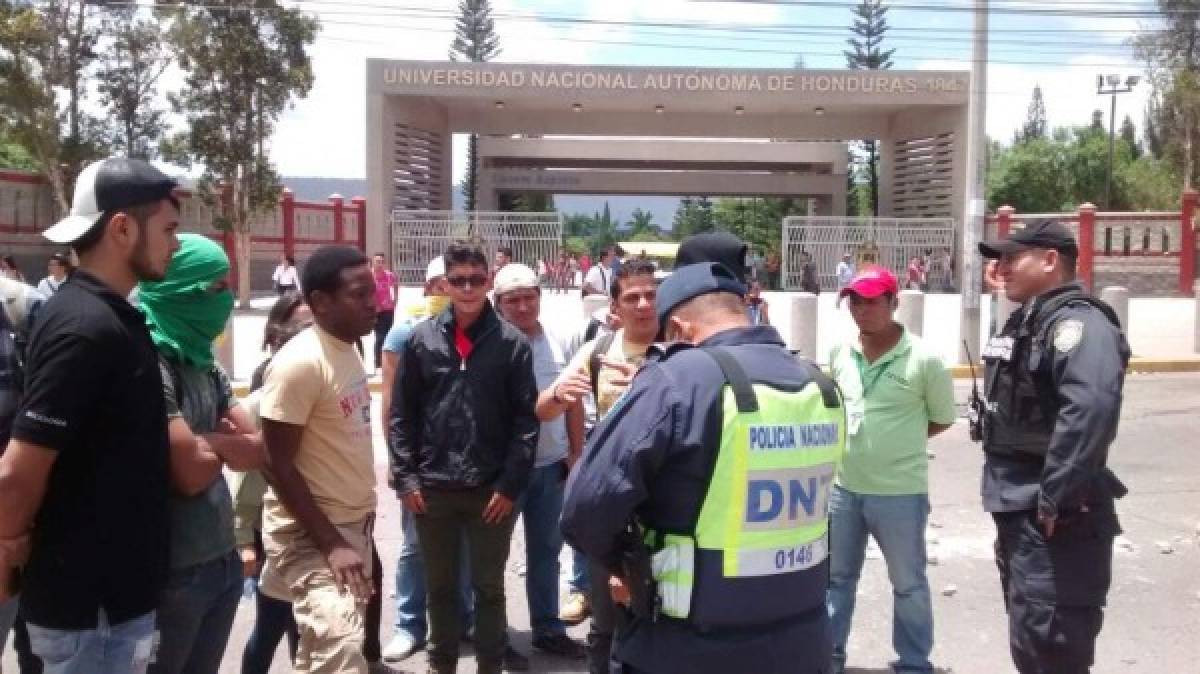 Estudiantes de la UNAH protestan en Tegucigalpa