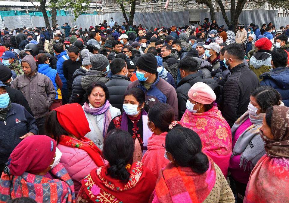 Sin ninguna esperanza de encontrar sobrevivientes, Nepal decretó este lunes un día de luto nacional tras el desastre aéreo en el que murieron al menos 69 personas, entre ellas una argentina, en la peor catástrofe de ese tipo en el país en tres décadas. Los familiares de los fallecidos se encuentran desconsolados.