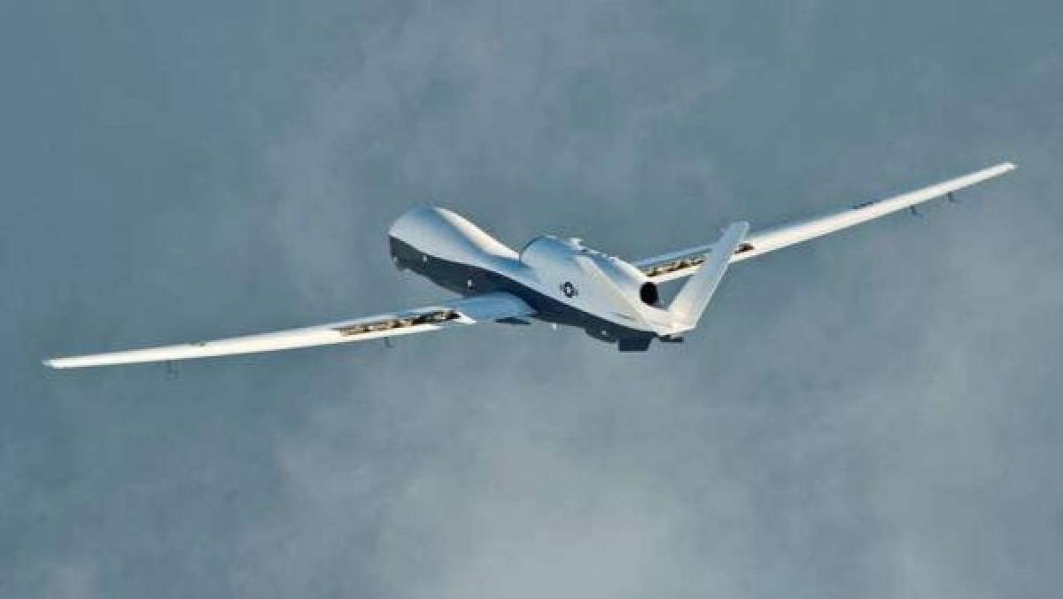  Irán insinúa que EEUU pudo abatir uno de sus propios drones 'por error'