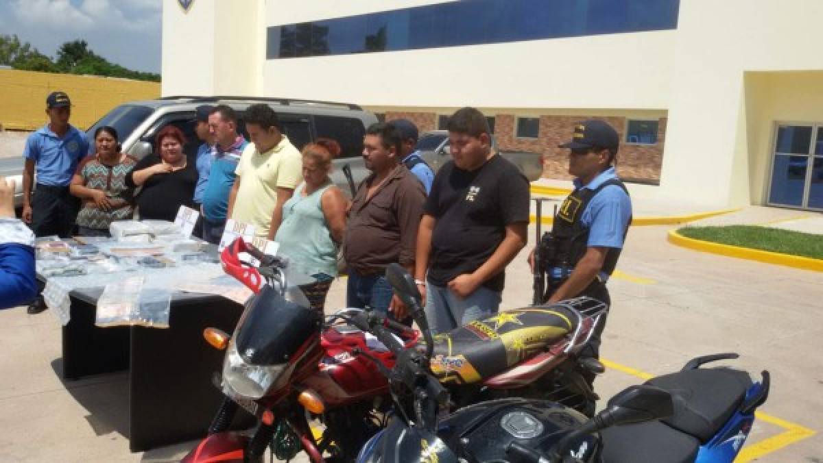 Desmantelan prostíbulos disfrazados de bares en El Paraíso