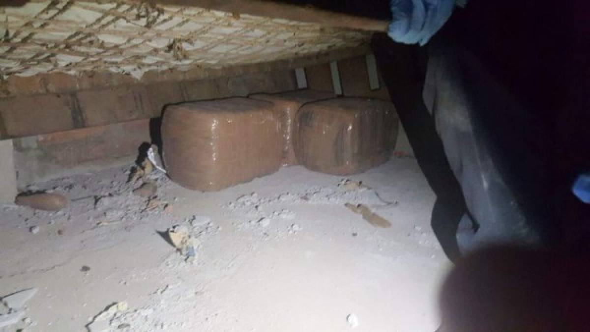 La droga decomisaba estaba oculta bajo la cama (Foto: Fusina/ El Heraldo Honduras/ Noticias de Honduras)