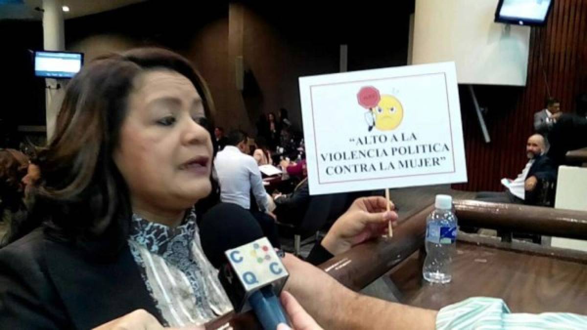 Se viraliza video de la discusión entre periodista y diputada Canales