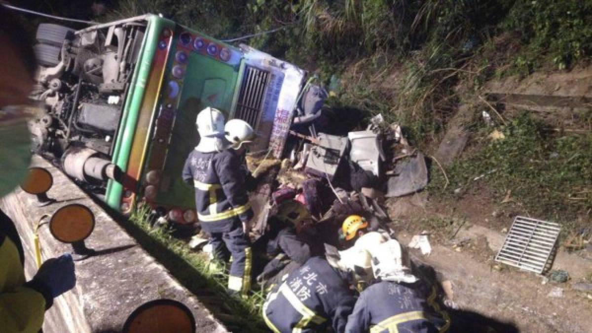 Un accidente de bus deja 32 muertos en Taiwán