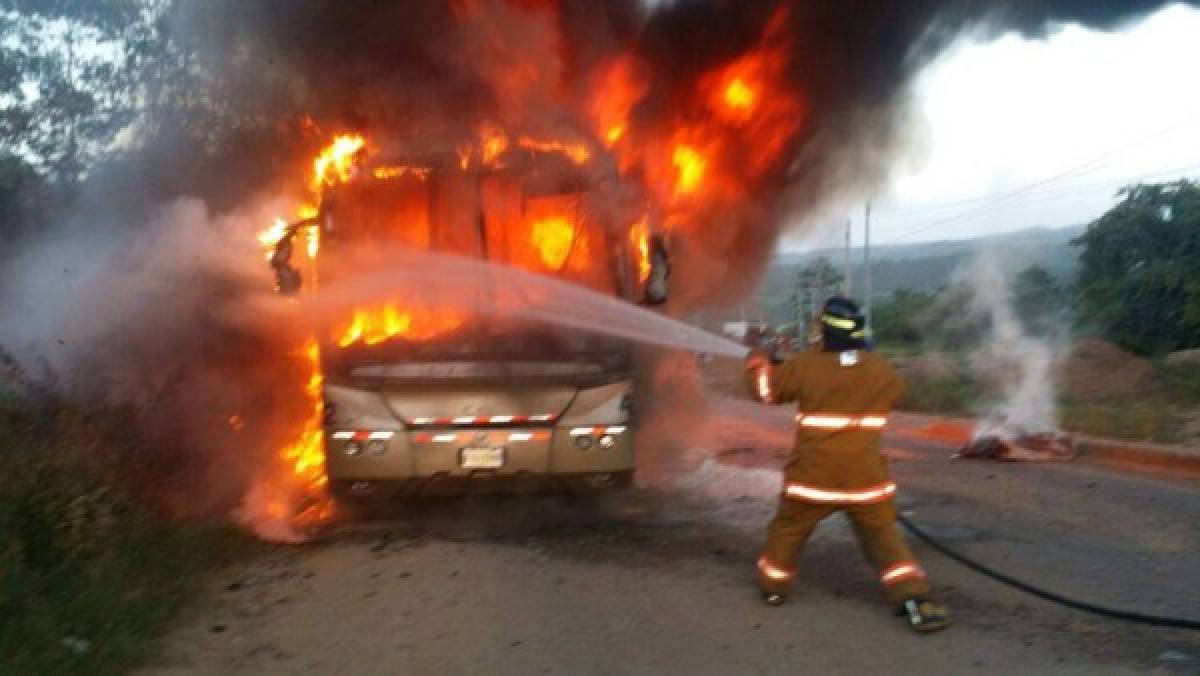 Se incendia bus interurbano en Olancho