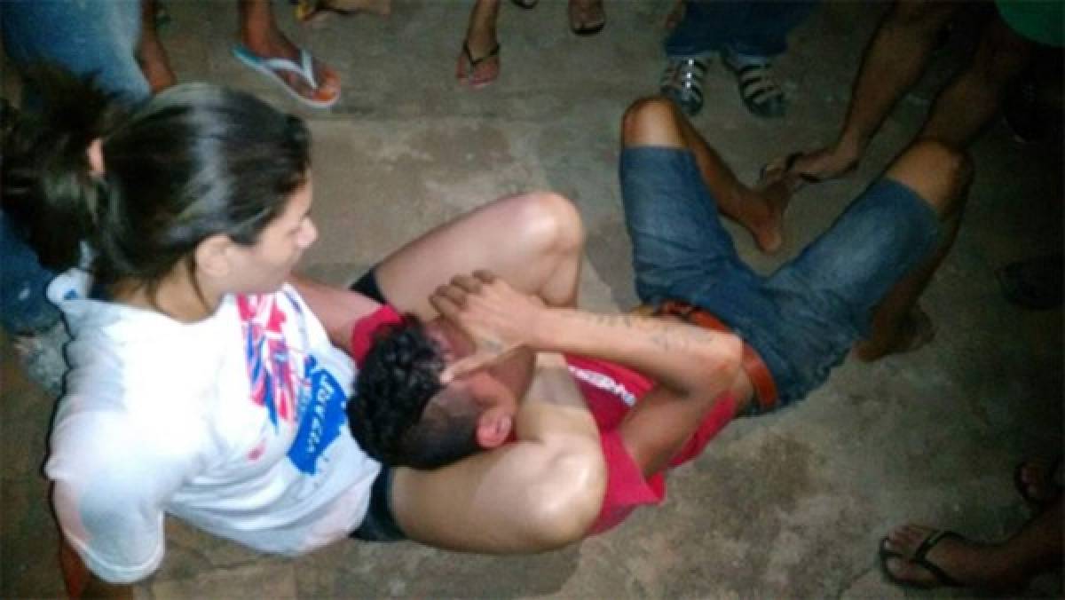 Mujer hace que un ladrón le pida auxilio a la policía en Brasil