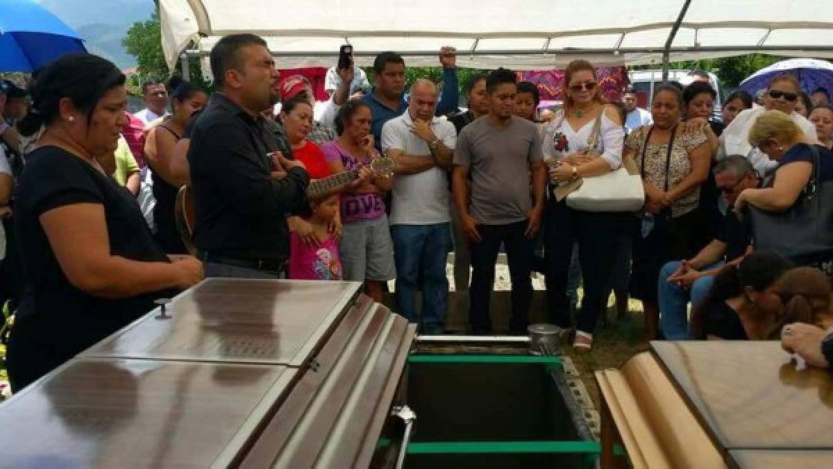 Entierran a pareja que murió arrollada por conductor ebrio en Comayagua