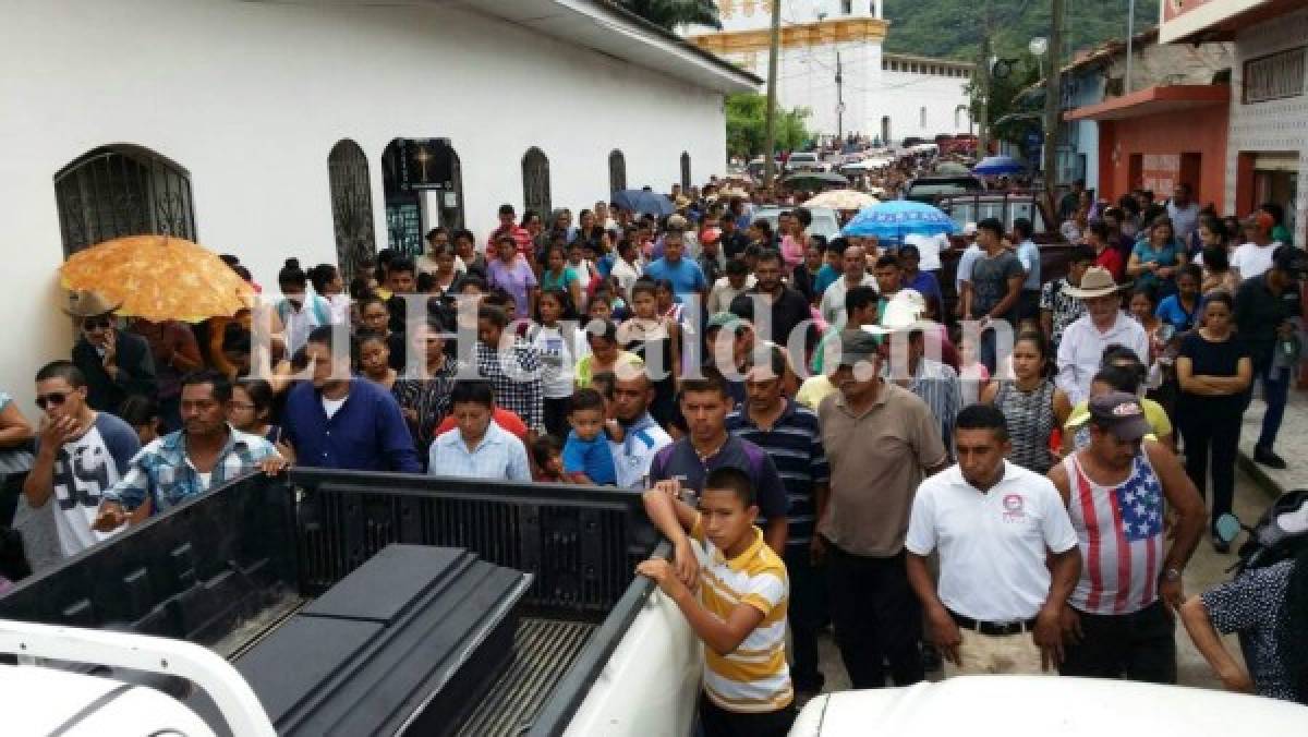 Último adiós a hermanos que murieron al caer a quebrada en sector Bañaderos, Comayagua