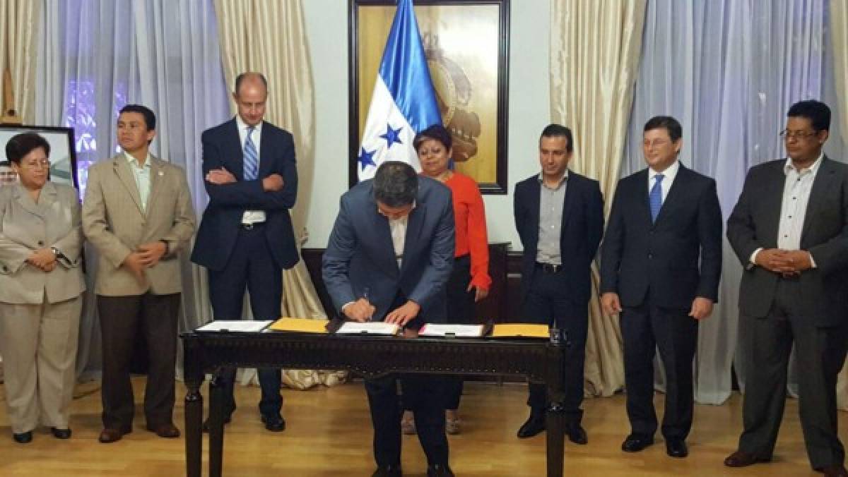 Honduras: Suscriben contrato para proyecto del Centro Cívico