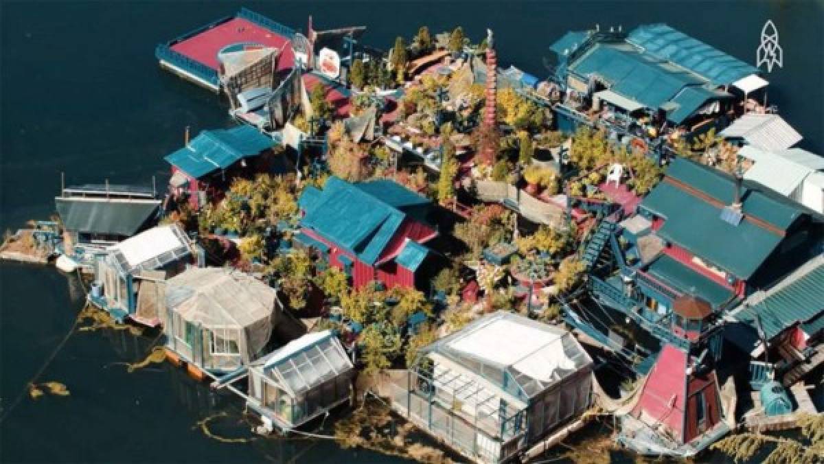 Una pareja decidió construir una isla para tener un hogar