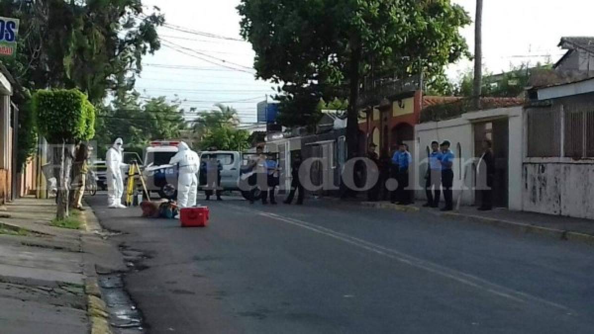 Macabro: Lanzan dos cadáveres desde un taxi en la colonia 15 de Septiembre de la capital