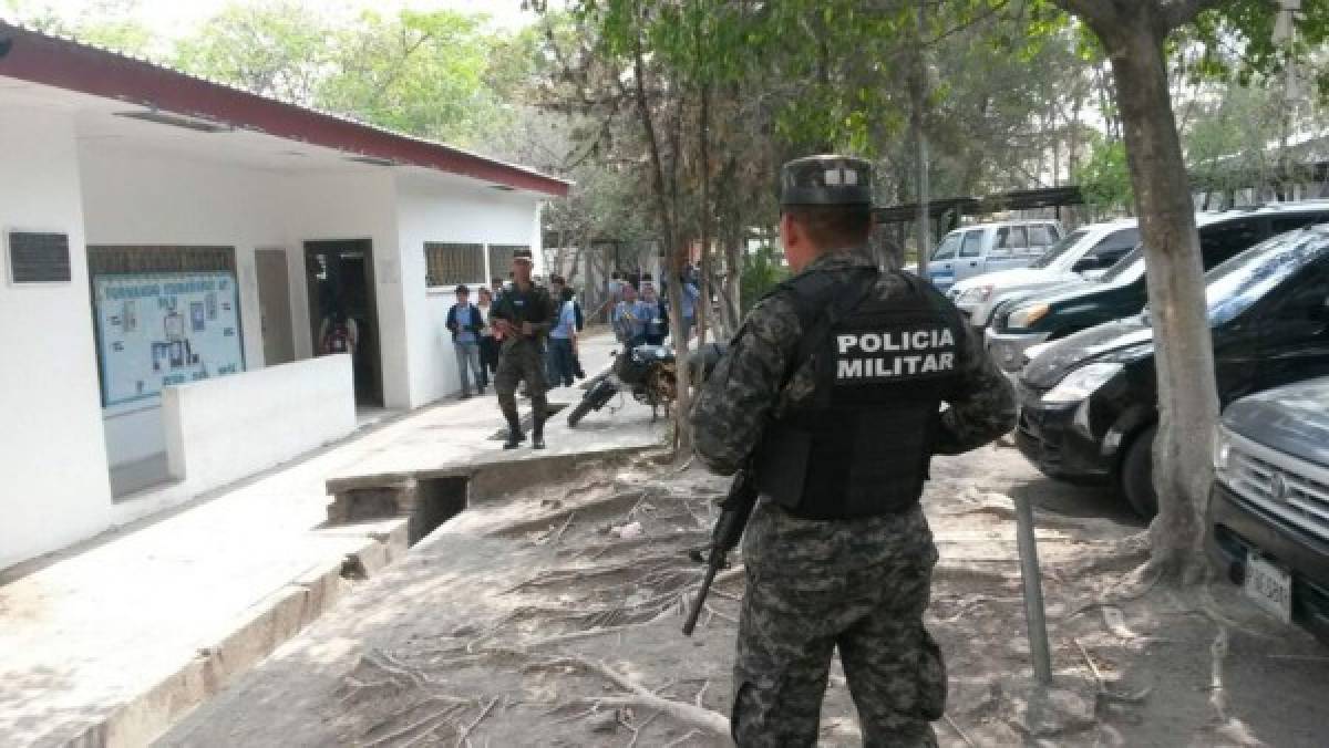 El resguardo de la PMOP será permanente tanto en el Instituto Aguilar Paz como en el Saúl Zelaya Jiménez, foto: El Heraldo.