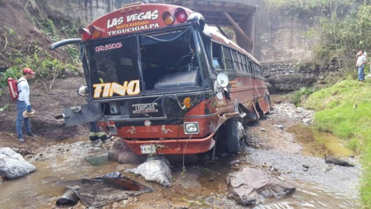 Varios heridos en accidente entre bus y mototaxi en Santa Bárbara