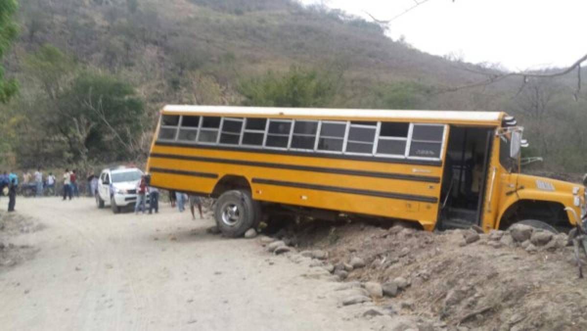 Una persona muerta deja accidente entre bus y un carro pick-up en El Paraíso
