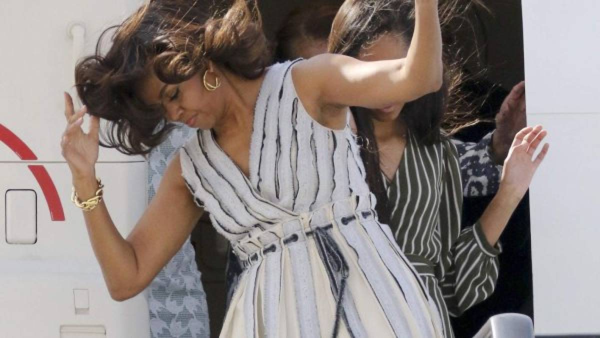 El viento le hace una mala pasada a la hija adolescente del presidente Obama